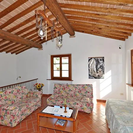 Daire Sleeps 6 Pool Wifi Volterra
